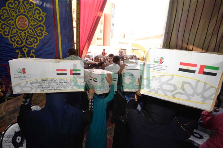مؤسسة خليفة بن زايد آل نهيان توزع سلال غذائية بحضور أعضاء من سفارة الدولة بالقاهرة