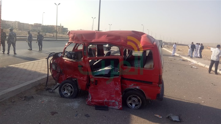 دماء على الأوتوستراد.. مصرع 3 أشخاص وإصابة 4 فى تصادم "تريلا" بسيارتين