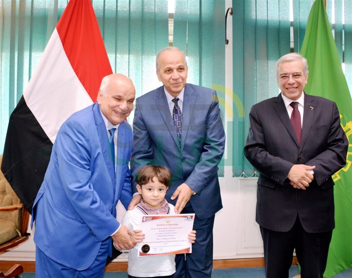 محافظ القليوبية يكرم الطلاب المتفوقين بمدرسة العالمية الدولية ببنها