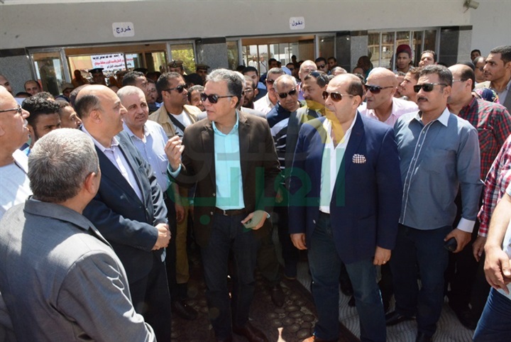 وزير النقل يفتتح  بعض المشروعات الخدمية والتنموية بسوهاج 