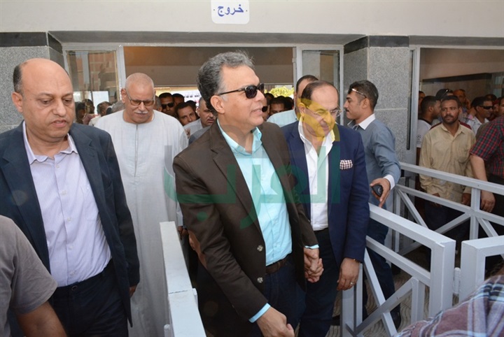 وزير النقل يفتتح  بعض المشروعات الخدمية والتنموية بسوهاج 