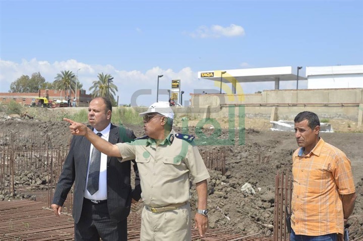 بالصور.. إزالة قواعد برج سكني تحت الإنشاء على مساحة 17 قيراط بكفر الشيخ