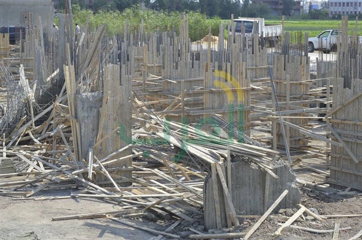 بالصور.. إزالة قواعد برج سكني تحت الإنشاء على مساحة 17 قيراط بكفر الشيخ