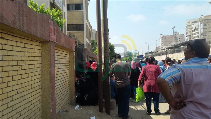 بالصور.. بدء اللجان وتوزيع أوراق أسئلة إمتحان الاقتصاد للثانوية العامة بالقليوبية 