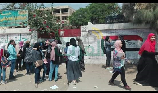 فى ثانى أيام إمتحانات الثانوية العامة بالقليوبية البمسة على وجوه الطلاب