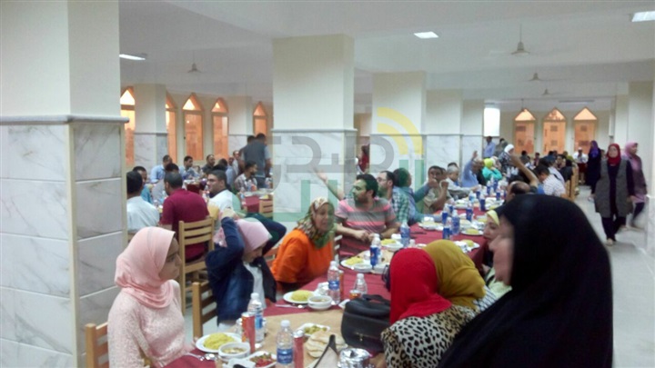 بالصور.. جامعة كفرالشيخ تنظم إفطار جماعي للعاملين وأعضاء هيئة التدريس