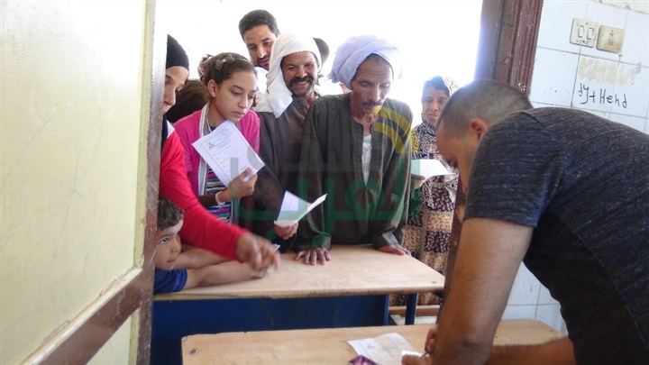 "جامعة المنيا" تطلق قافلتها الخدمية خلال شهر رمضان لقرية "الكوم الحمر"