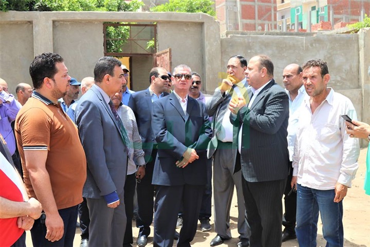 بالفيديو والصور.. محافظ كفر الشيخ يتفقد نادى حى القنطرة الرياضي