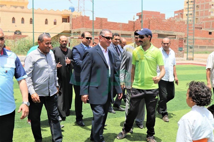 بالفيديو والصور.. محافظ كفر الشيخ يتفقد نادى حى القنطرة الرياضي