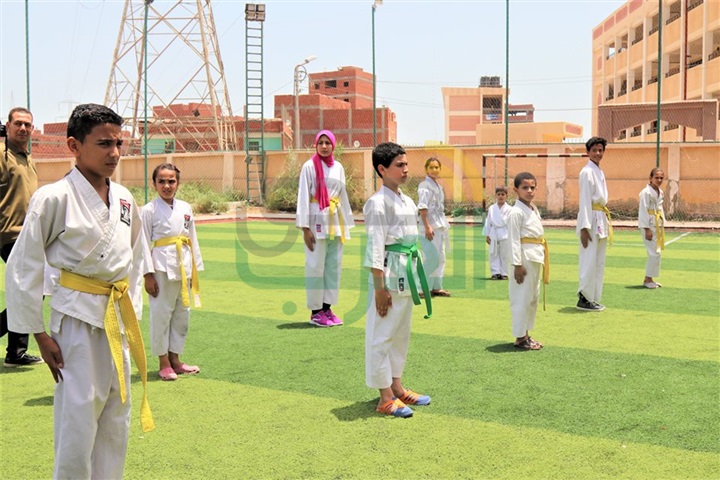 بالفيديو والصور.. محافظ كفر الشيخ يتفقد نادى حى القنطرة الرياضي