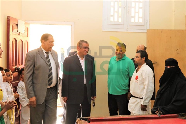 بالفيديو والصور.. محافظ كفر الشيخ يتفقد نادى حى القنطرة الرياضي