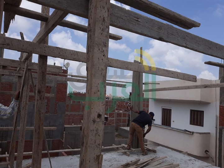 غلق وتشميع المحلات المخالفة بالإسكندرية 