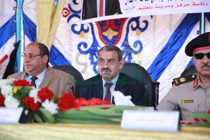 محافظ كفر الشيخ والسفير الأسترالي يضعان حجر الأساس لمصنع الرمال السوداء 