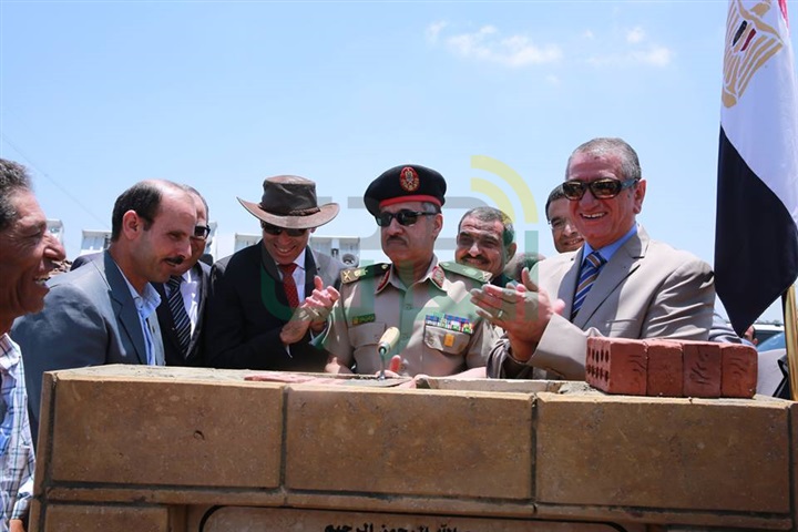 محافظ كفر الشيخ والسفير الأسترالي يضعان حجر الأساس لمصنع الرمال السوداء 