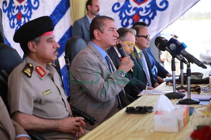 محافظ كفر الشيخ والسفير الأسترالي يضعان حجر الأساس لمصنع الرمال السوداء 