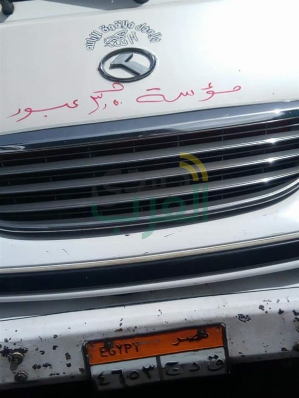 بالصور..وضع لافتات بالتعريفة الجديدة بمواقف القليوبية 
