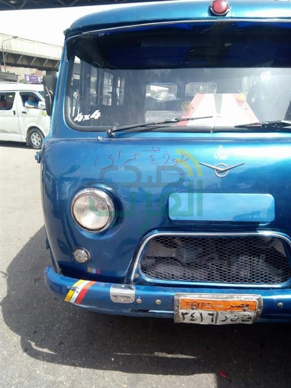 بالصور..وضع لافتات بالتعريفة الجديدة بمواقف القليوبية 