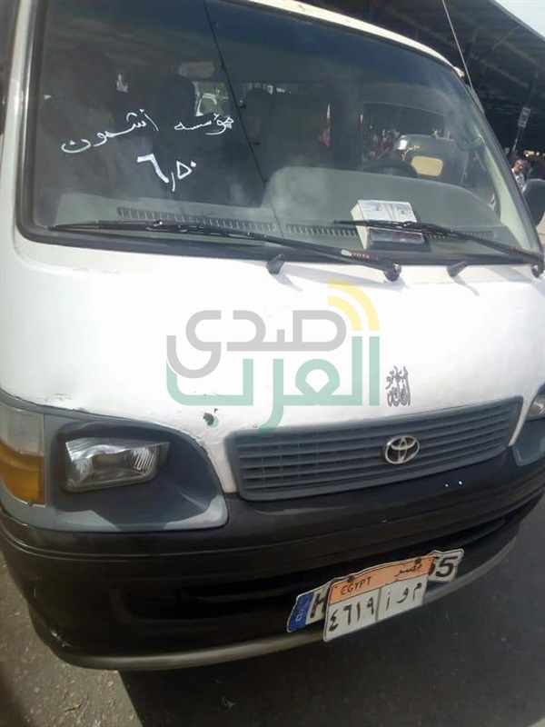 بالصور..وضع لافتات بالتعريفة الجديدة بمواقف القليوبية 
