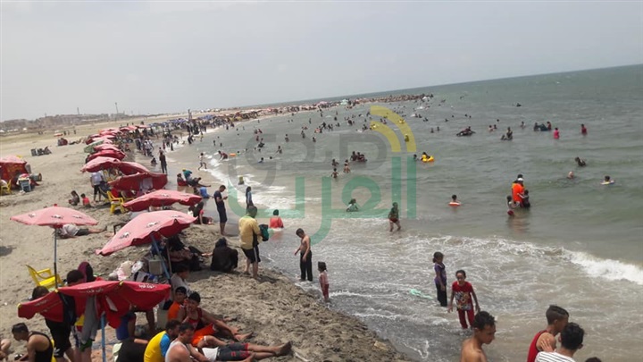 بالصور..مواطنو كفر الشيخ ارتدوا ثوب «الفرح» بالحدائق والمنتزهات و«مصيف بلطيم» إجتاز أول إختبار«صيفي»