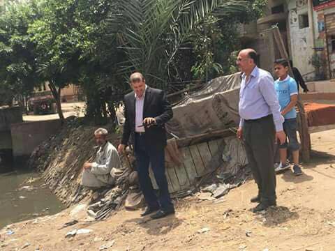 بالصور.. تطهير بحر بيلا من النفايات والحيوانات النافقة