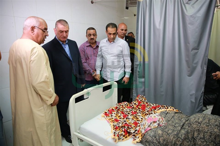 بالصور.. محافظ كفر الشيخ يمنح وثيقة "أمان" للمرضي غير القادرين بالمستشفي العام
