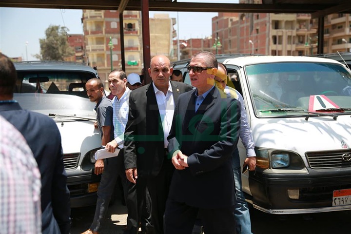 بالفيديو والصور.. محافظ كفر الشيخ يتفقد محطات الوقود