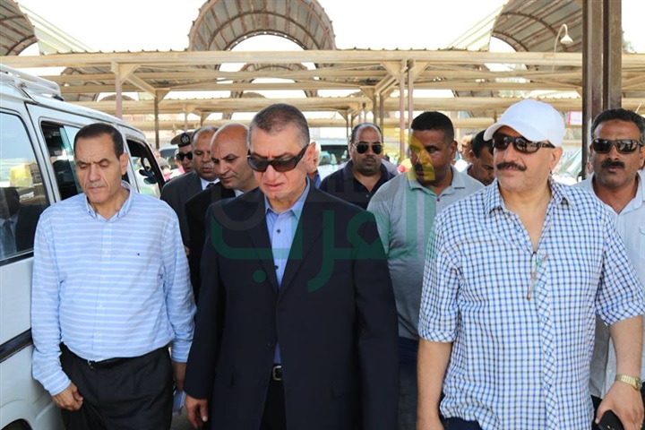 بالفيديو والصور.. محافظ كفر الشيخ يتفقد محطات الوقود