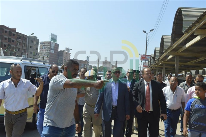 بالصور.. محافظ كفر الشيخ يواصل جولاته للاطمئنان على التزام السائقين بالتعريفة الجديدة