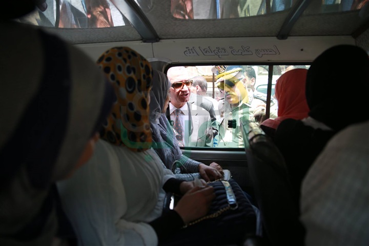 بالصور.. محافظ كفر الشيخ يتابع تطبيق التعريفة الجديدة بمجمع المواقف