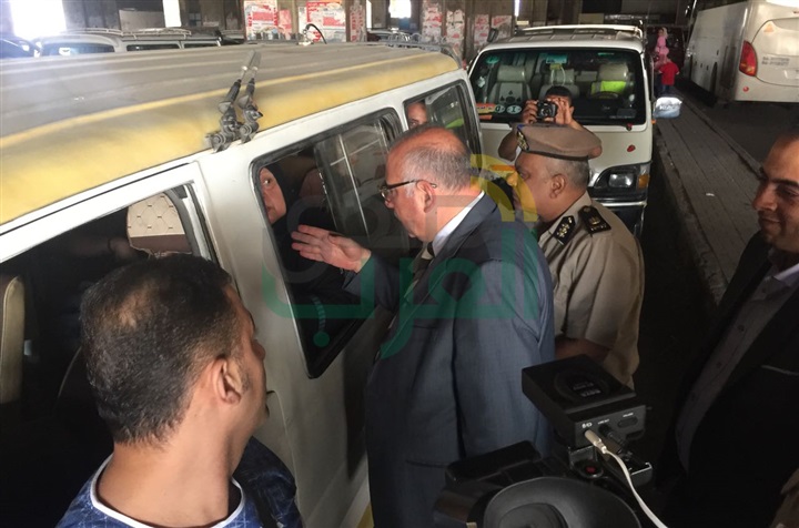 مدير أمن القليوبية يتابع التزام السائقين بالتعريفة الجديدة بالمواقف