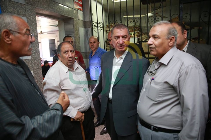 بالصور.. محافظ كفر الشيخ يحيل 33 طبيبًا بمستشفي "العبور" للتحقيق