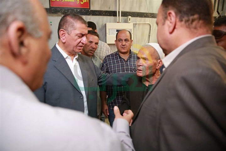 بالصور.. محافظ كفر الشيخ يحيل 33 طبيبًا بمستشفي "العبور" للتحقيق