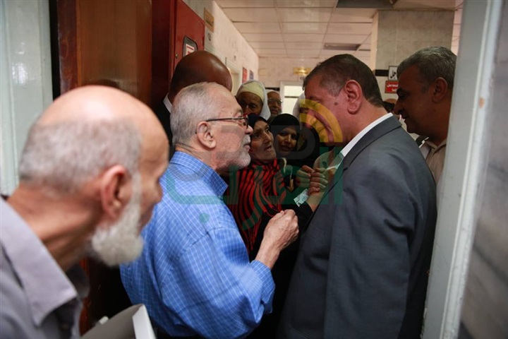 بالصور.. محافظ كفر الشيخ يحيل 33 طبيبًا بمستشفي "العبور" للتحقيق