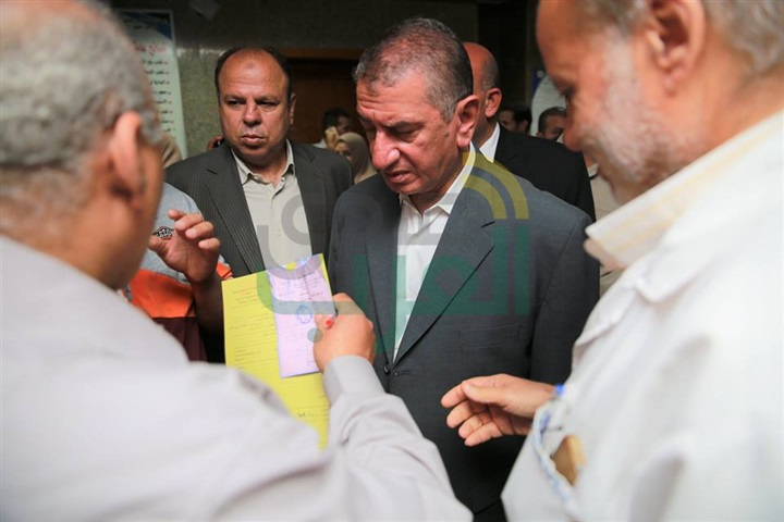 بالصور.. محافظ كفر الشيخ يحيل 33 طبيبًا بمستشفي "العبور" للتحقيق