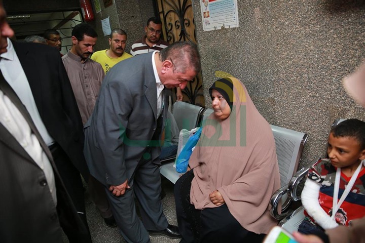 بالصور.. محافظ كفر الشيخ يحيل 33 طبيبًا بمستشفي "العبور" للتحقيق