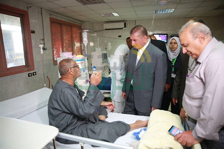 بالصور.. محافظ كفر الشيخ يحيل 33 طبيبًا بمستشفي "العبور" للتحقيق