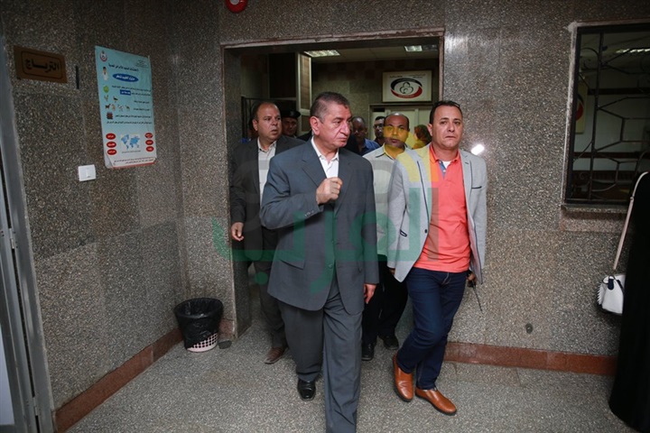 بالصور.. محافظ كفر الشيخ يحيل 33 طبيبًا بمستشفي "العبور" للتحقيق