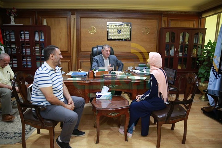 بالصور.. محافظ كفر الشيخ يكرم الطالبة مخترعة التخلص الآمن من المخلفات بدون رائحة