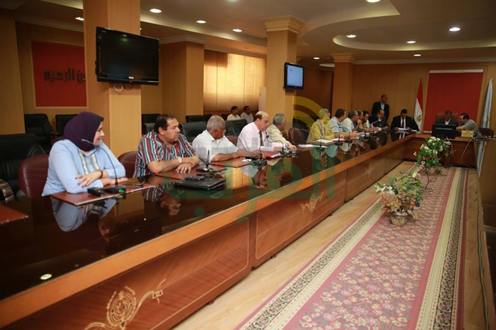 بالصور.. محافظ كفر الشيخ يناقش خطة تنفيذ المشروعات التنموية الجديدة