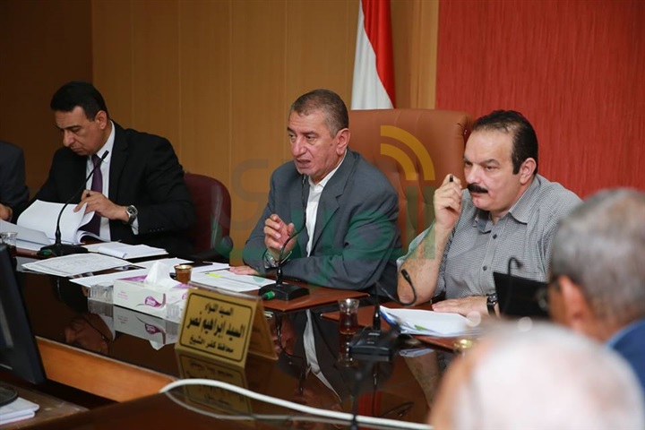 بالصور.. محافظ كفر الشيخ يناقش خطة تنفيذ المشروعات التنموية الجديدة