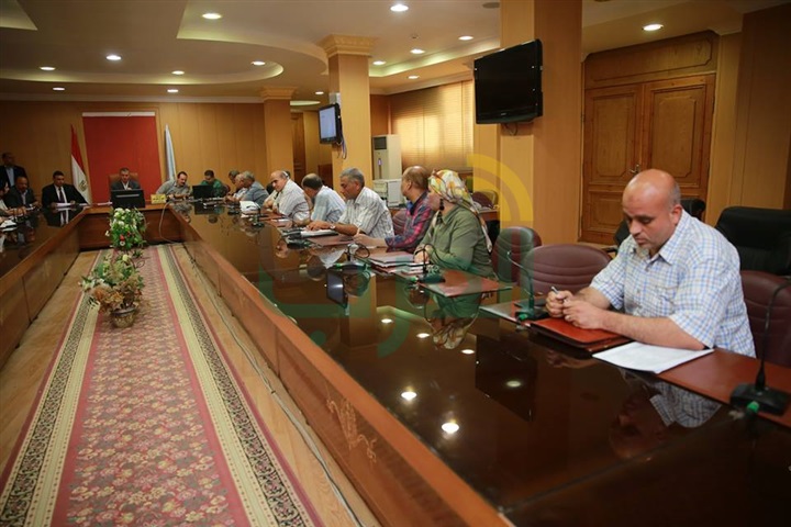 بالصور.. محافظ كفر الشيخ يناقش خطة تنفيذ المشروعات التنموية الجديدة