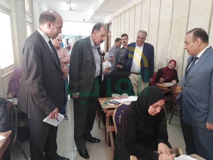 نائب رئيس جامعة الزقازيق يتفقد أعمال امتحانات التعليم المفتوح بالفترة المسائية بكلية التجارة