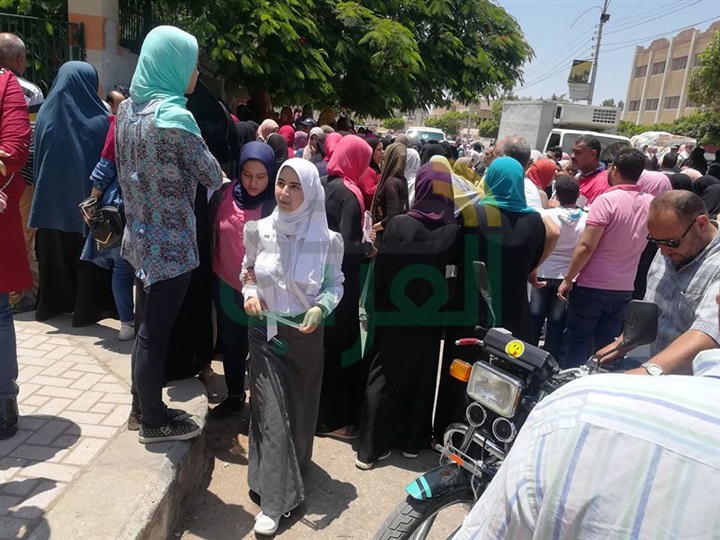 "بالصور.. طالب" بيلا ينشر الإمتحان علي " الفيس بوك".. و"الأحياء" و"علم النفس" و"الديناميكا" يمسحون دموع طلاب الثانوية "بالصور.. طالب" بيلا ينشر الإمتحان علي " الفيس بوك".. و"الأحياء" و"علم النفس" و"الديناميكا" يمسحون دموع طلاب الثانوية