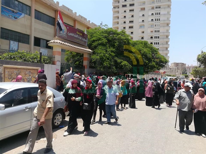 "بالصور.. طالب" بيلا ينشر الإمتحان علي " الفيس بوك".. و"الأحياء" و"علم النفس" و"الديناميكا" يمسحون دموع طلاب الثانوية