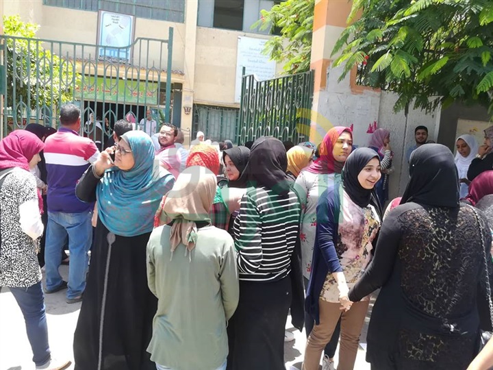 "بالصور.. طالب" بيلا ينشر الإمتحان علي " الفيس بوك".. و"الأحياء" و"علم النفس" و"الديناميكا" يمسحون دموع طلاب الثانوية "بالصور.. طالب" بيلا ينشر الإمتحان علي " الفيس بوك".. و"الأحياء" و"علم النفس" و"الديناميكا" يمسحون دموع طلاب الثانوية