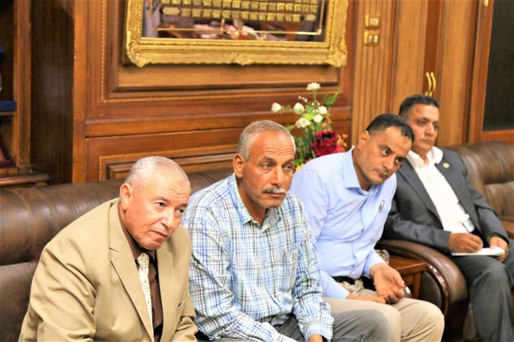 بالصور .. محافظ كفر الشيخ والمفوض التجارى الصيني يتبادلان الخبرات لزراعة الأرز بالمياه المالحة