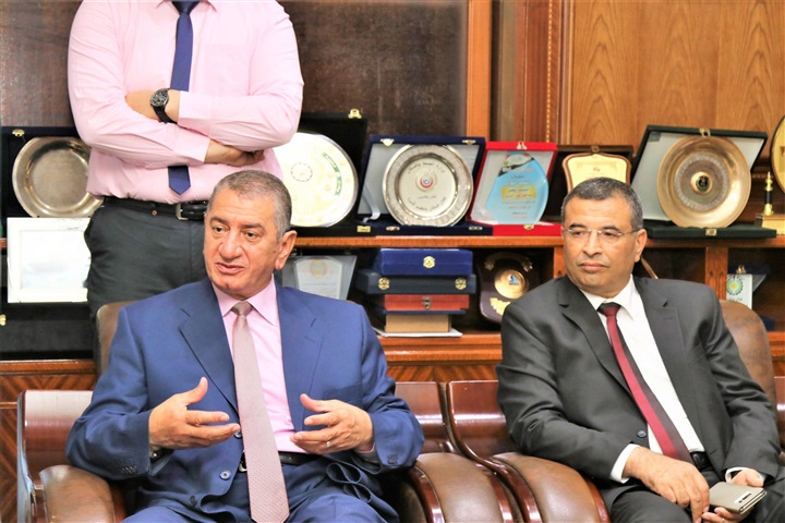 بالصور .. محافظ كفر الشيخ والمفوض التجارى الصيني يتبادلان الخبرات لزراعة الأرز بالمياه المالحة