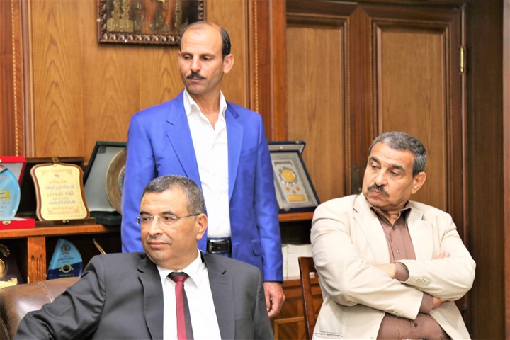 بالصور .. محافظ كفر الشيخ والمفوض التجارى الصيني يتبادلان الخبرات لزراعة الأرز بالمياه المالحة