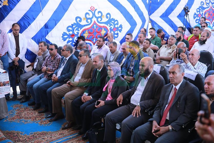 محافظ كفر الشيخ والسفير الأسترالي يضعان حجر الأساس لمصنع الرمال السوداء 