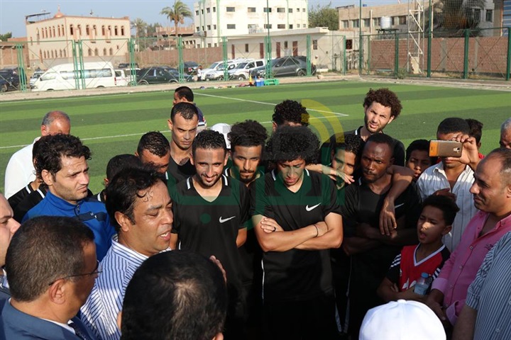 بالصور.. محافظ كفر الشيخ يدعم فريق سيدى سالم الكروي بمليون و800 ألف جنيه لصعوده للممتاز "ب"